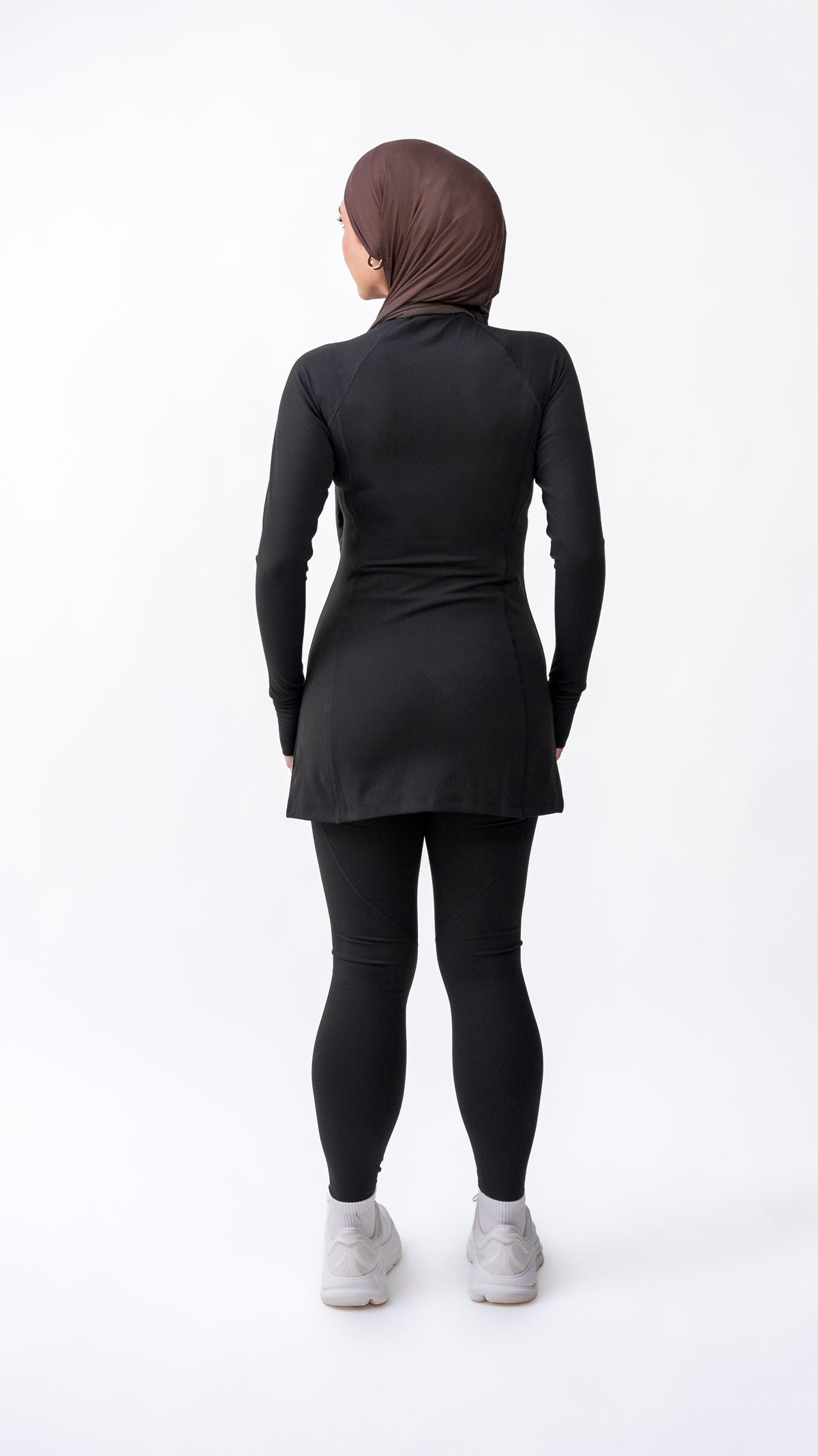 Éclipse Edition modest gym wear set styled on model